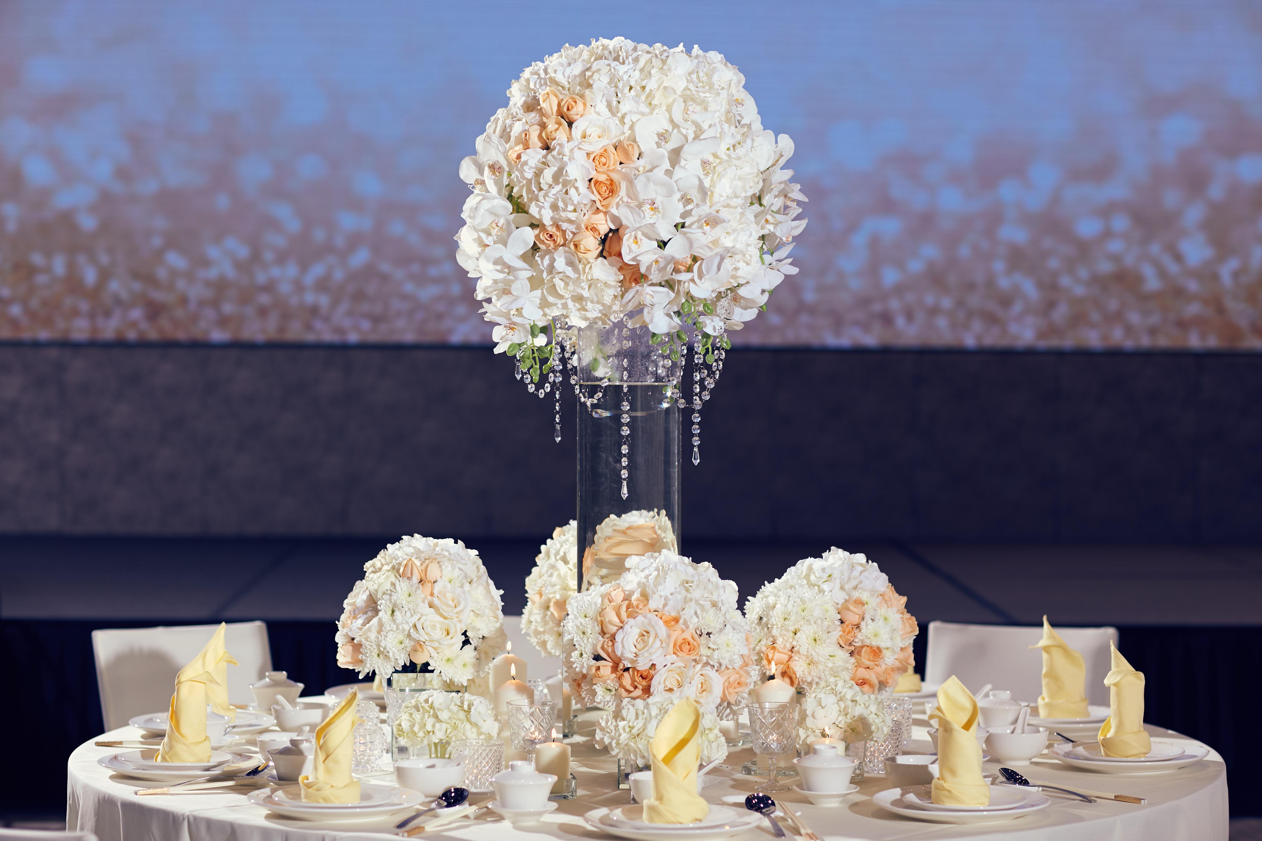 فندق غراند أيون ديليمن مرتفعات جنتنغ المظهر الخارجي الصورة A table decorated with flowers